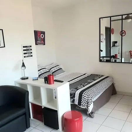 Costieres Climatise Parking Gratuit Lave Linge Loggia Lägenhet *