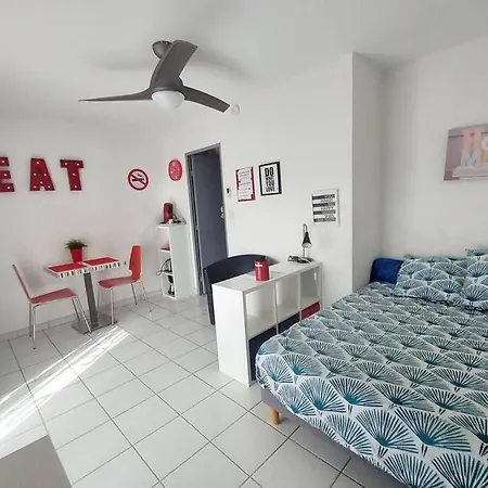 Costieres Climatise Parking Gratuit Lave Linge Loggia Lägenhet *