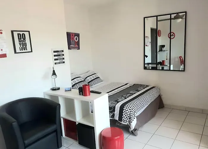 Costieres Climatise Parking Gratuit Lave Linge Loggia شقة *