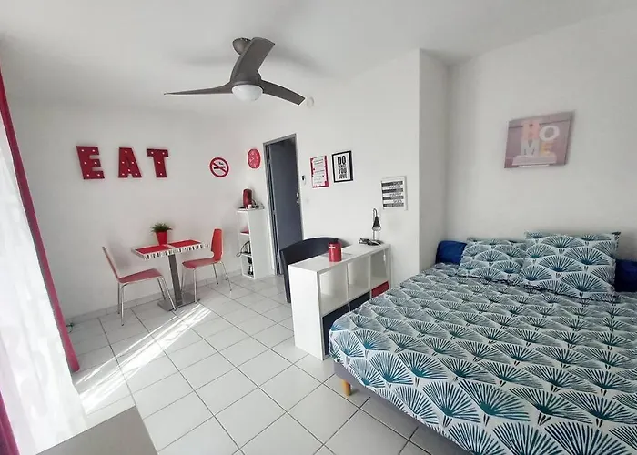 Costieres Climatise Parking Gratuit Lave Linge Loggia شقة *